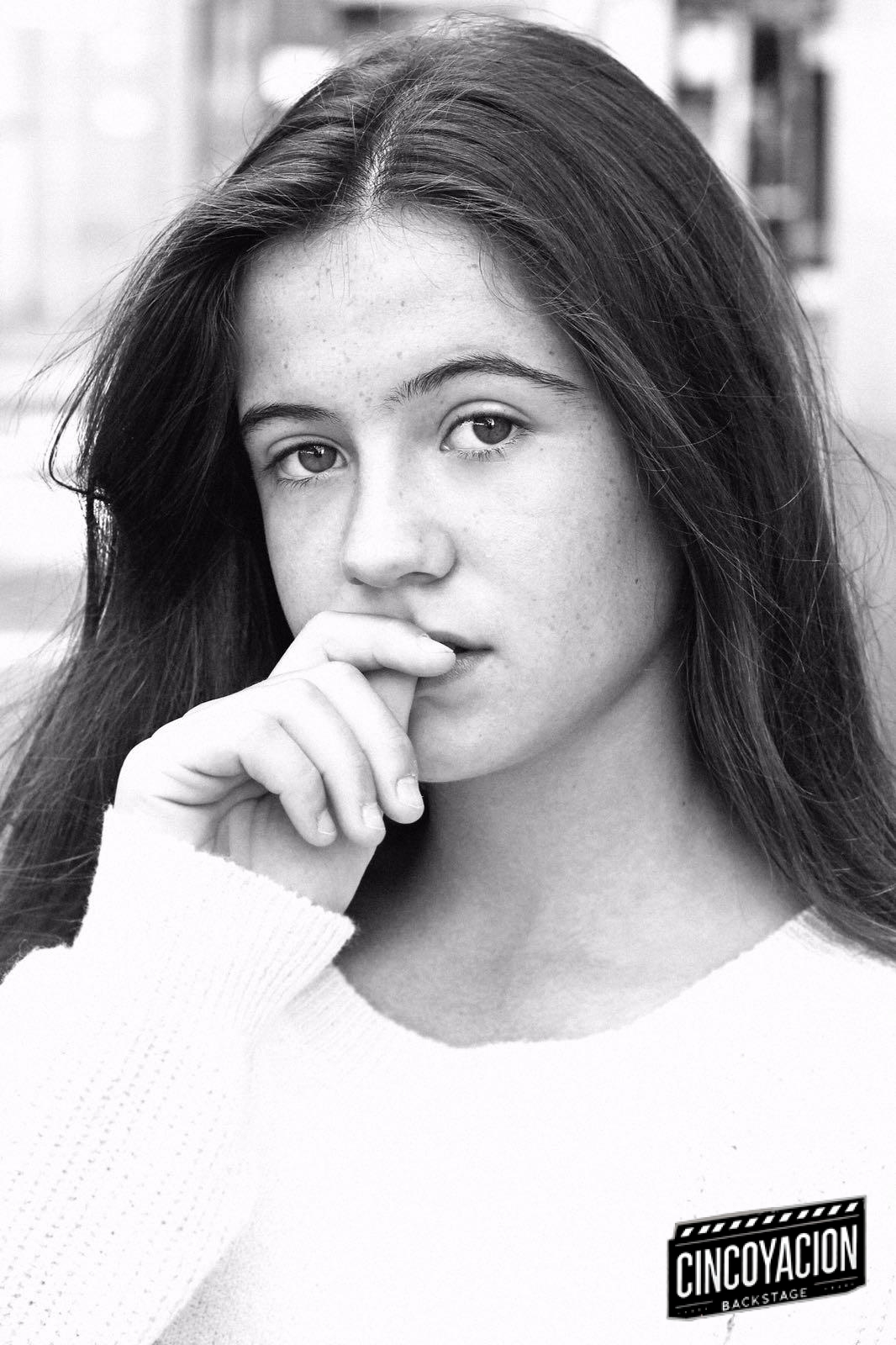 Claudia Cinco y acción